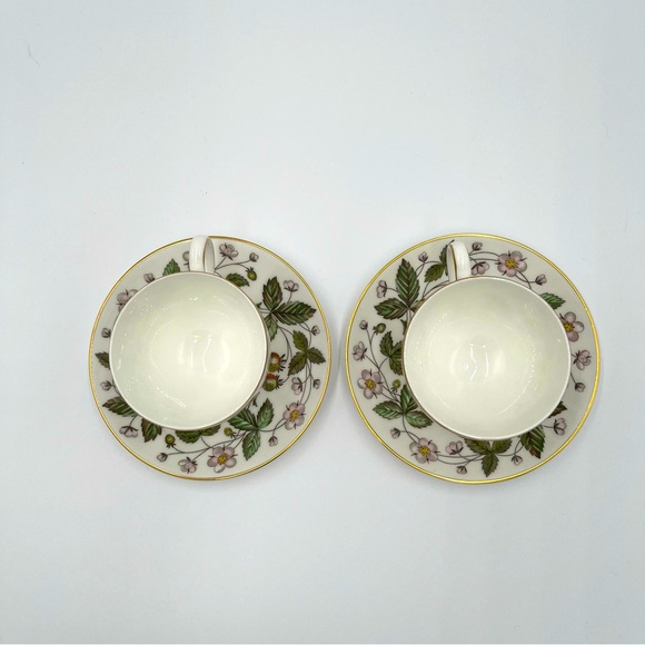 Set of 2 Wedgwood Strawberry Hill Cup & Saucer Bone China England - Picture 5 of 7